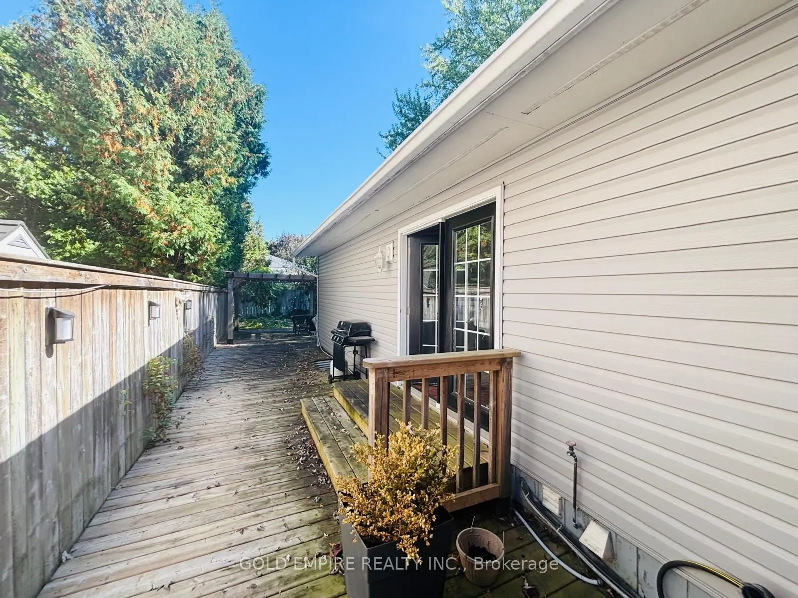 46 MONMORE Road