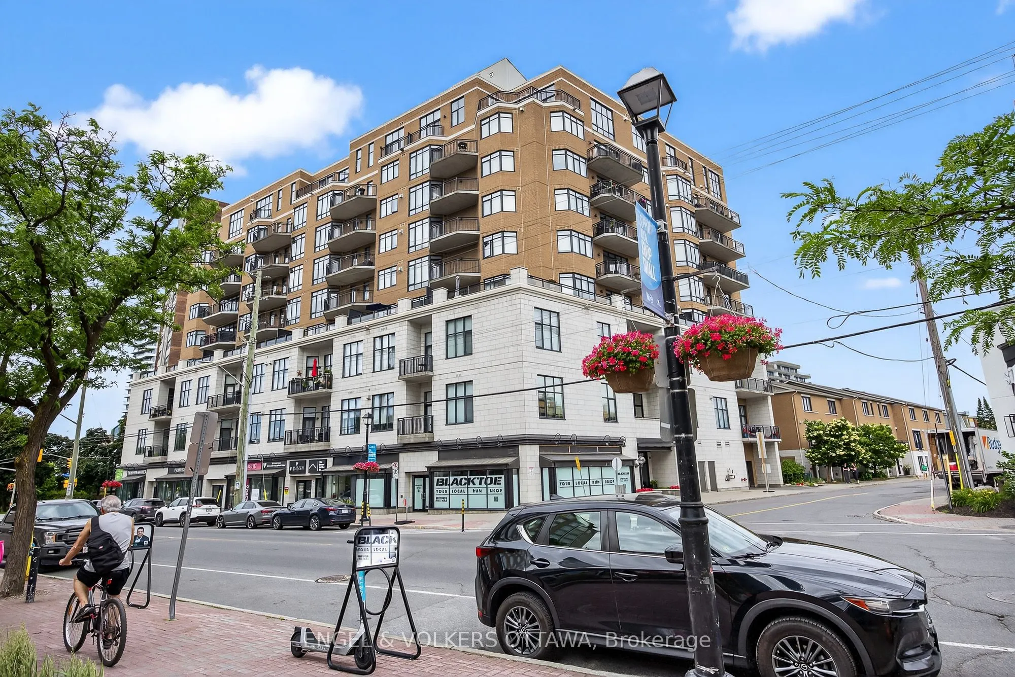 420 Berkley Avenue, #404