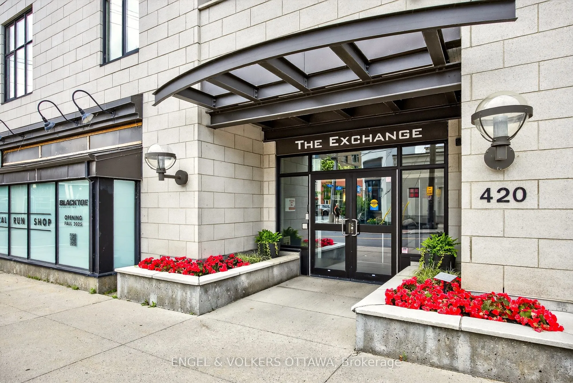 420 Berkley Avenue, #404