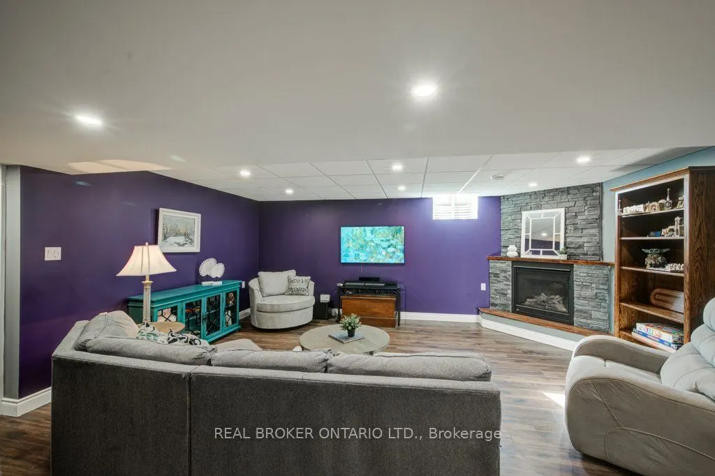 25 Pickett Court N