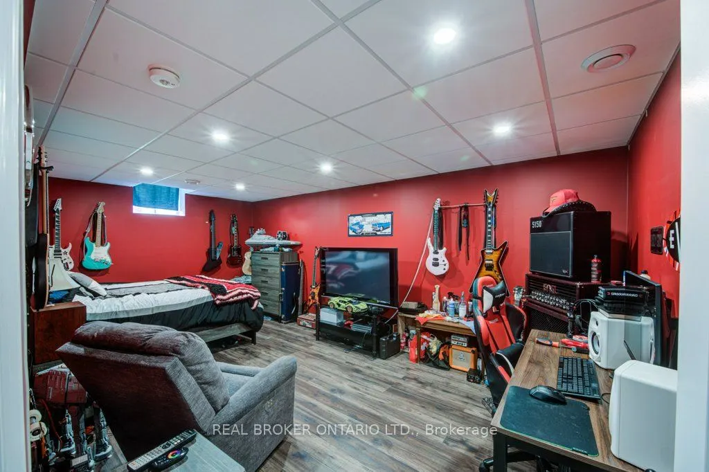 25 Pickett Court N