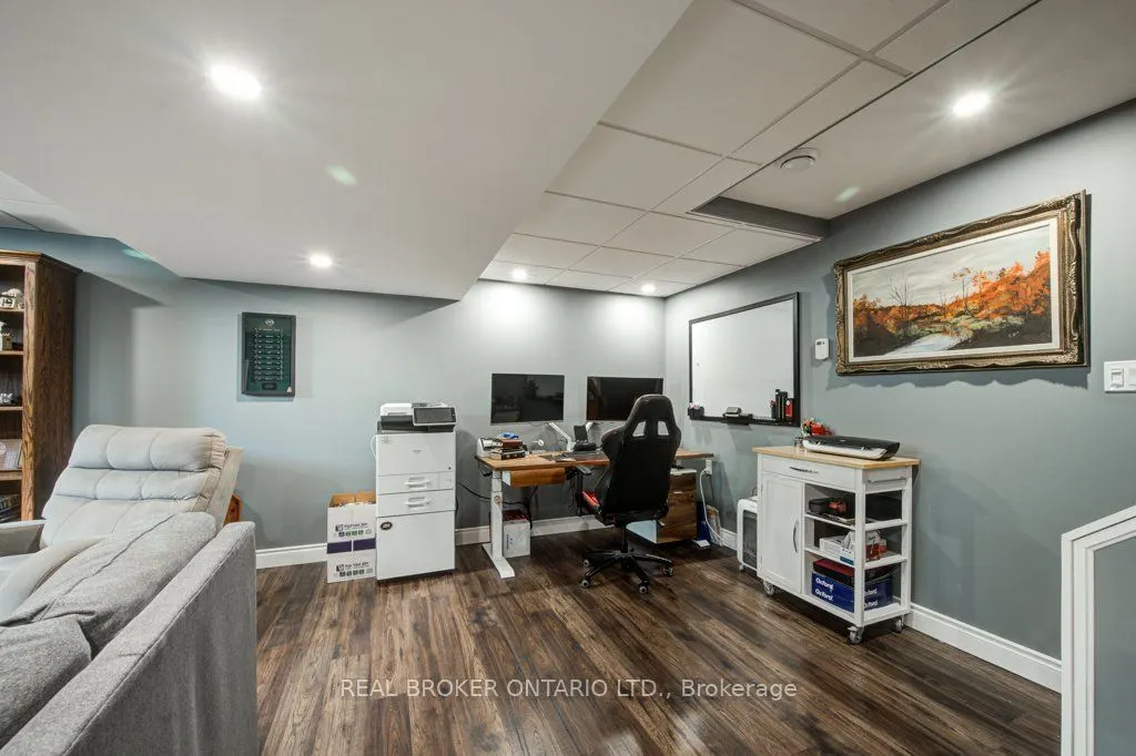 25 Pickett Court N