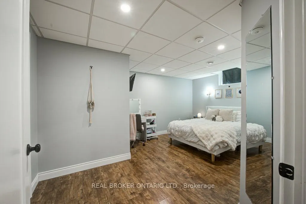 25 Pickett Court N