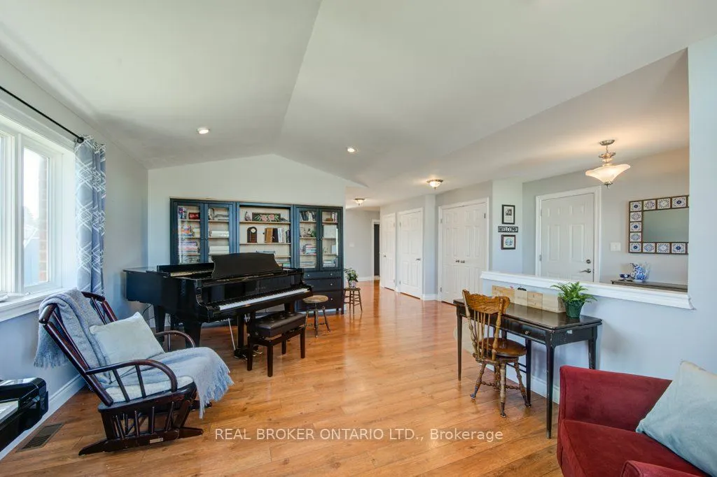 25 Pickett Court N