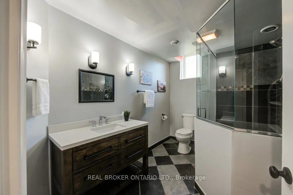 25 Pickett Court N
