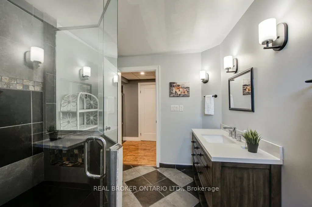 25 Pickett Court N