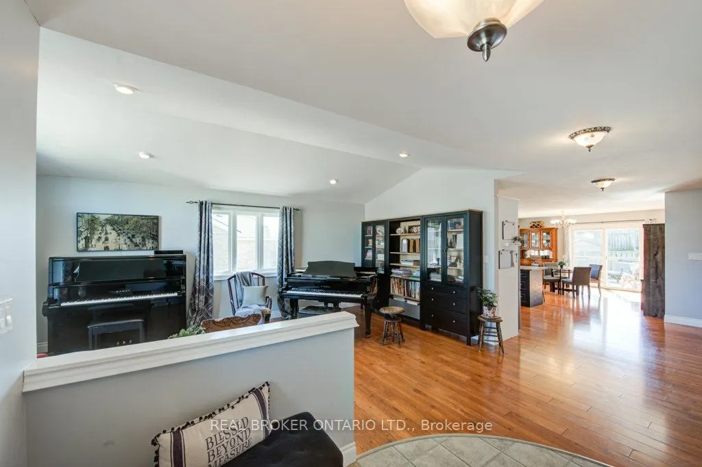 25 Pickett Court N