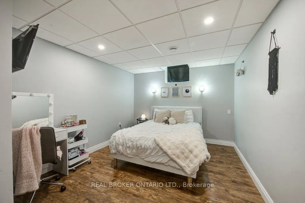 25 Pickett Court N