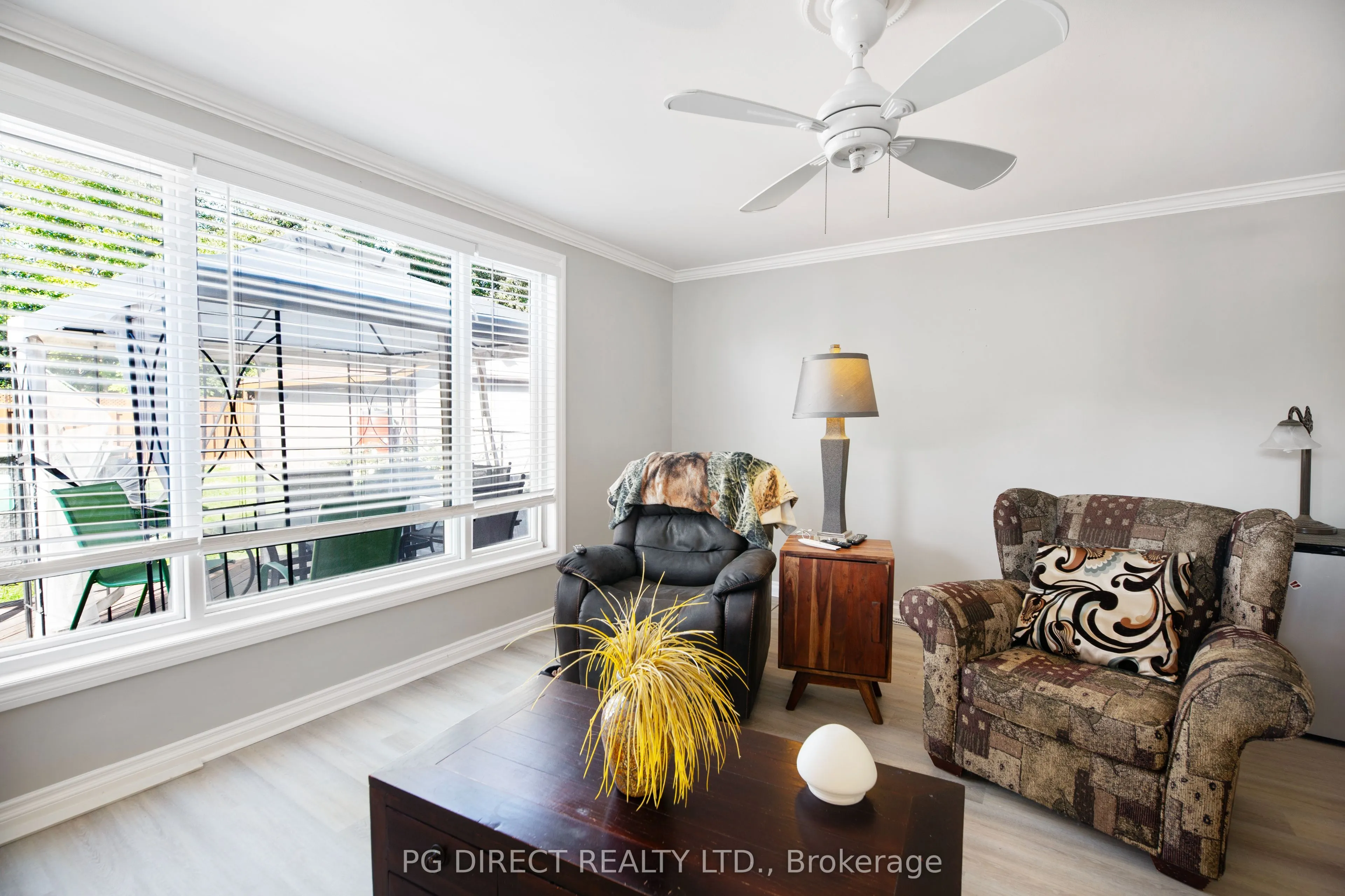 383 Chippewa Street W