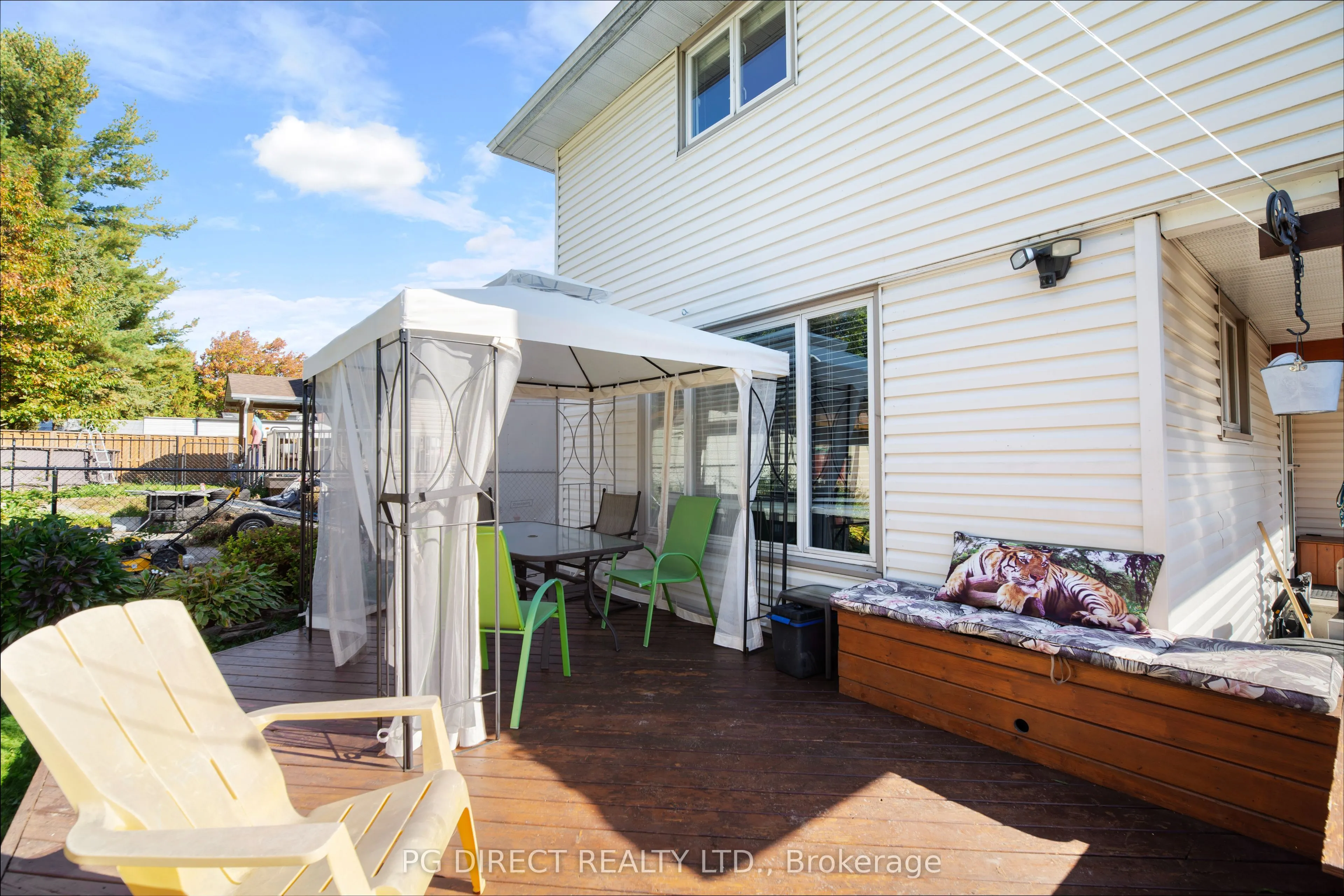 383 Chippewa Street W