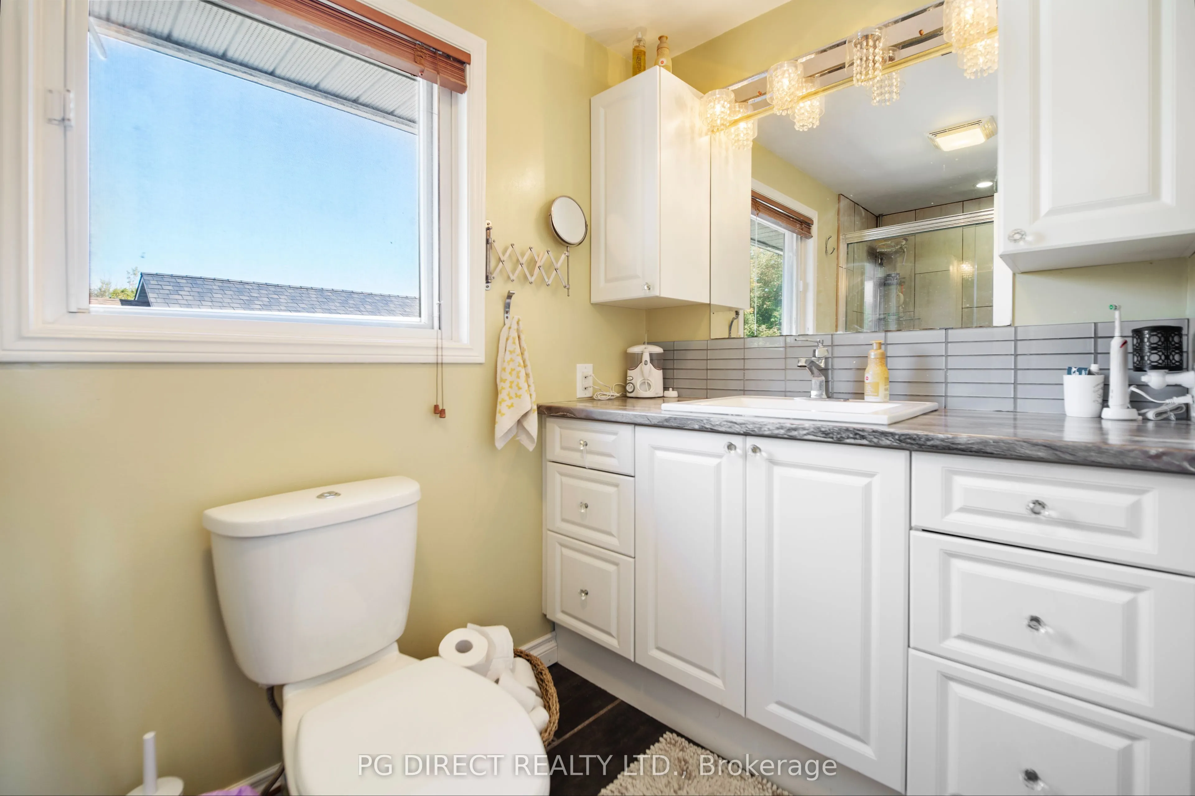 383 Chippewa Street W
