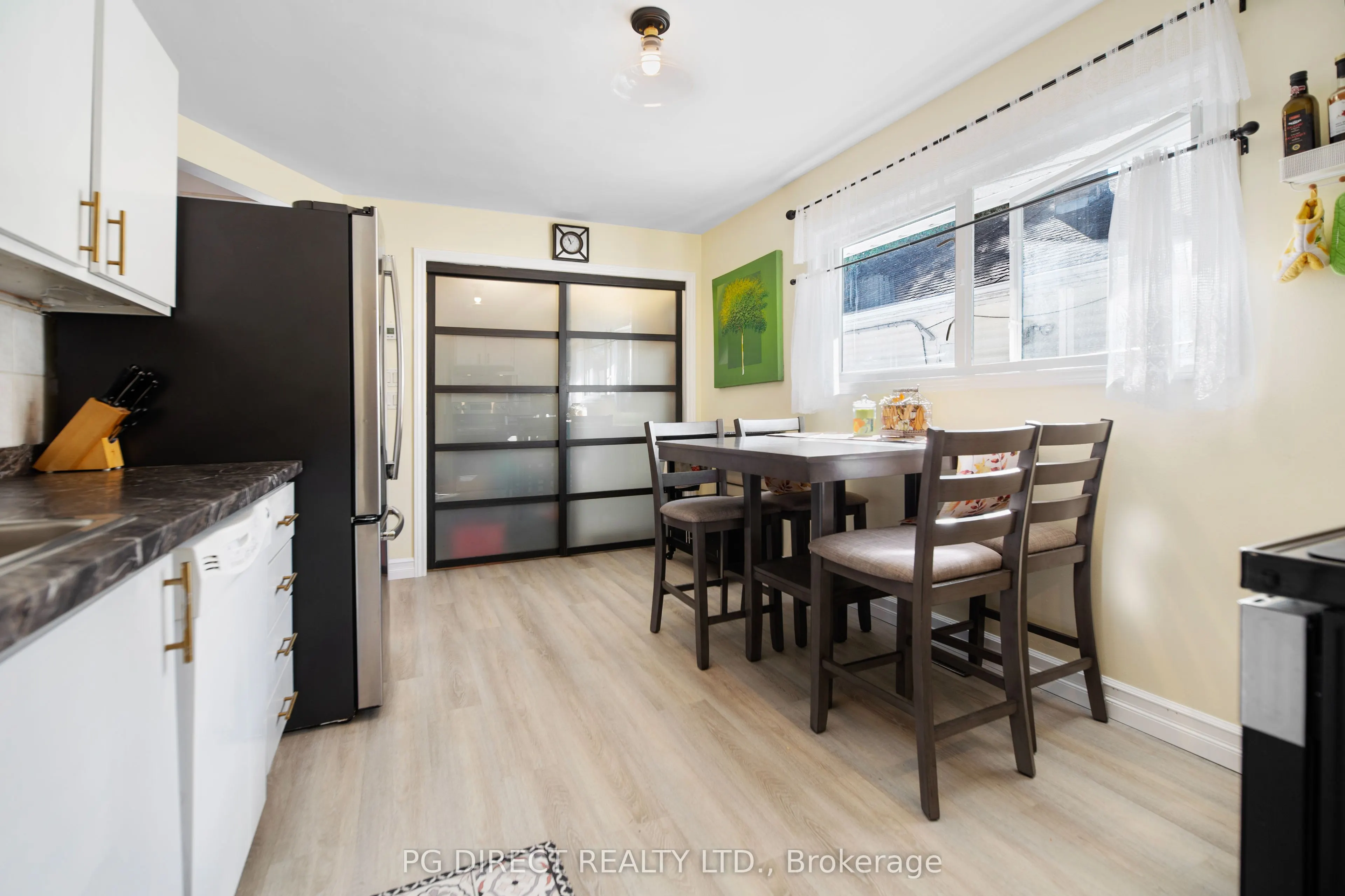 383 Chippewa Street W