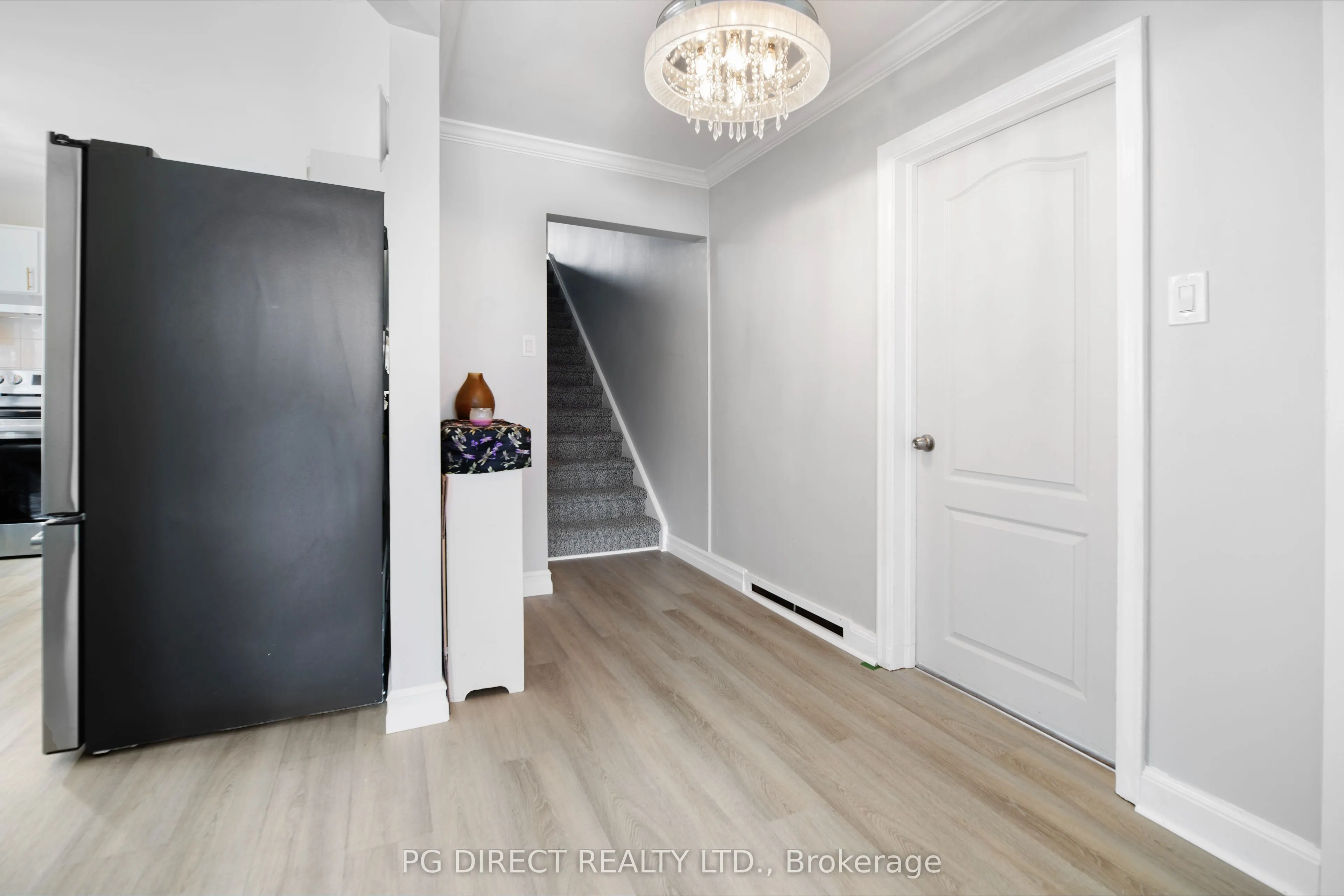 383 Chippewa Street W