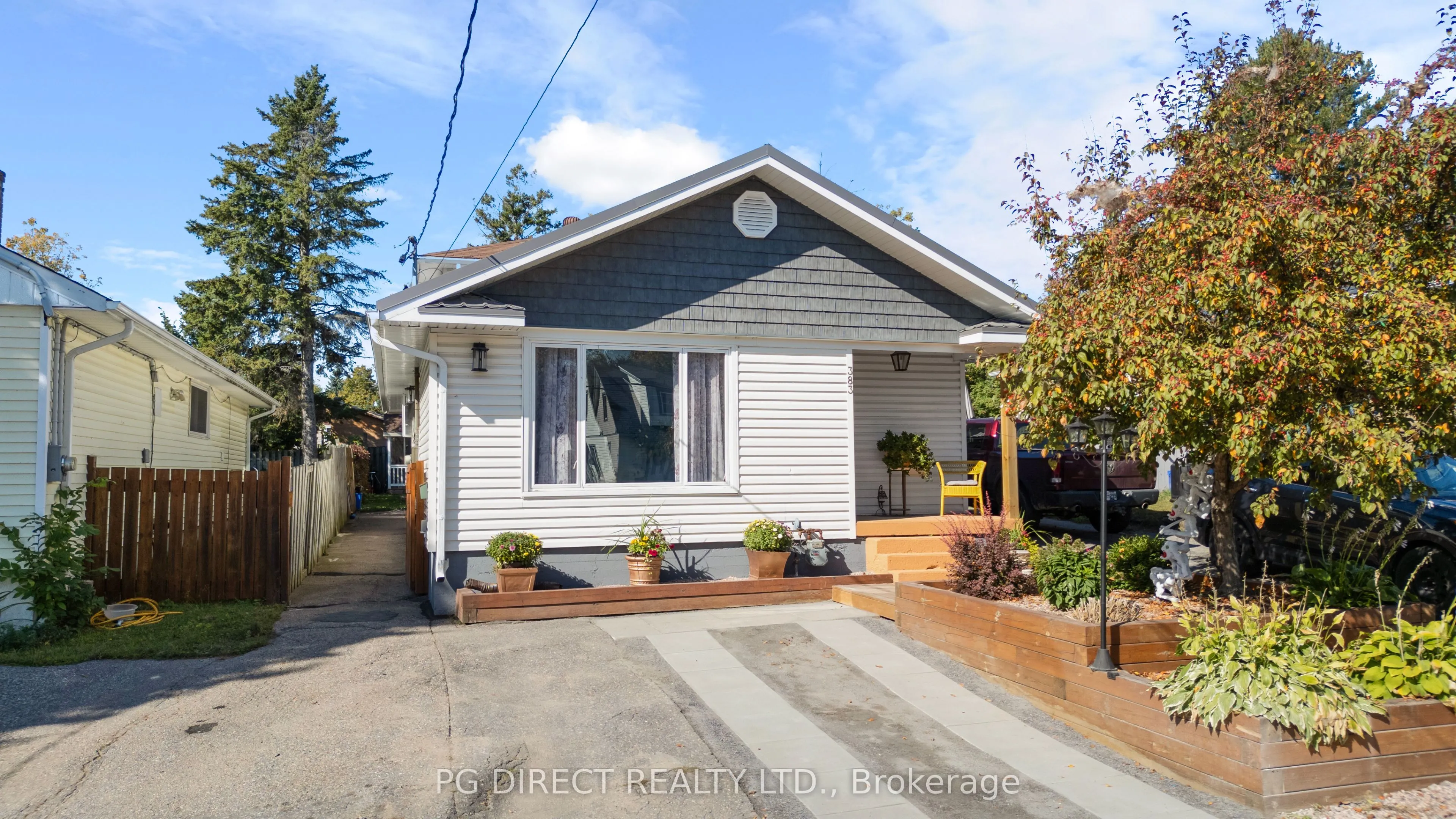 383 Chippewa Street W