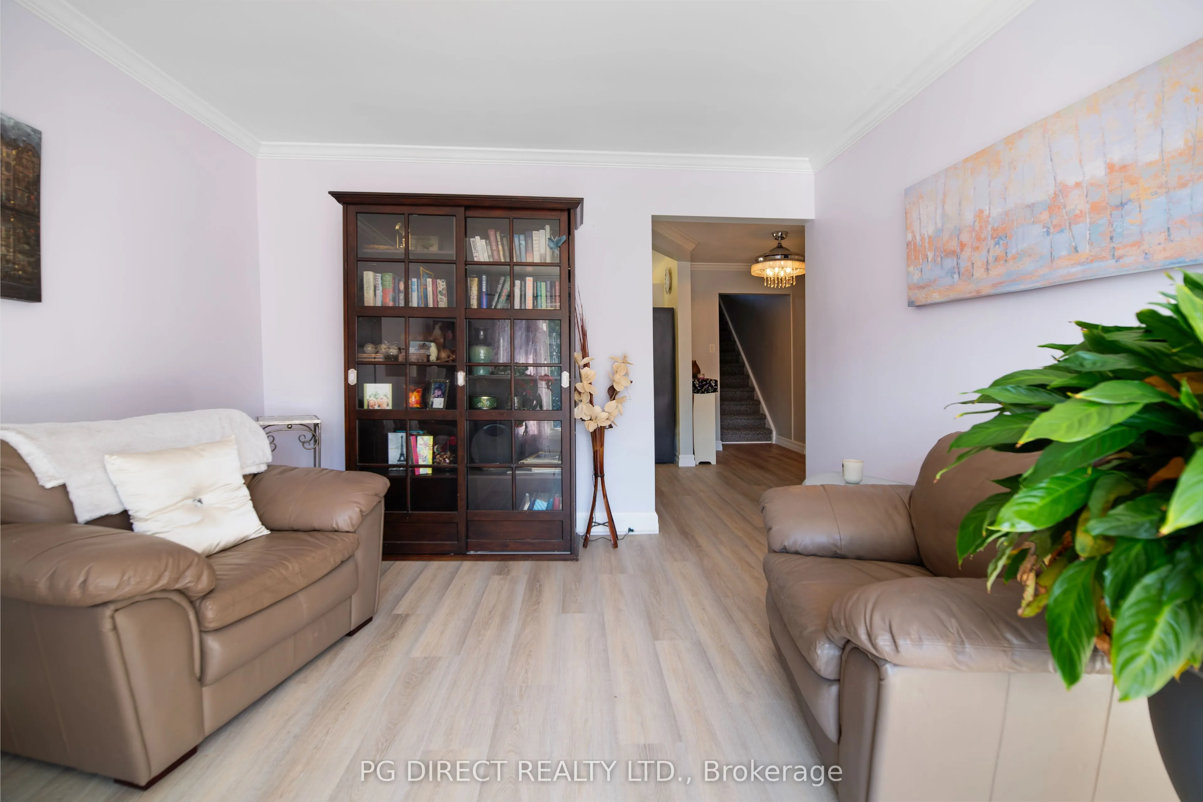 383 Chippewa Street W