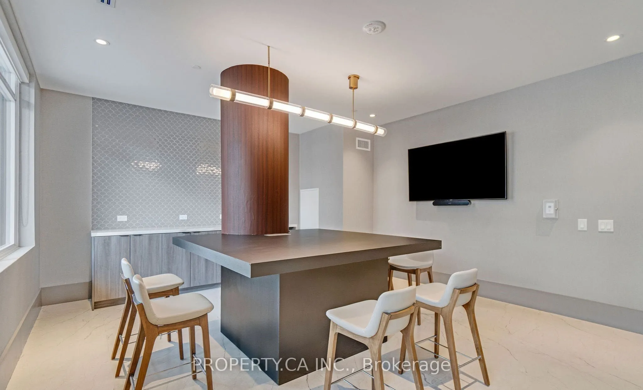 55 Duke Street W, #307