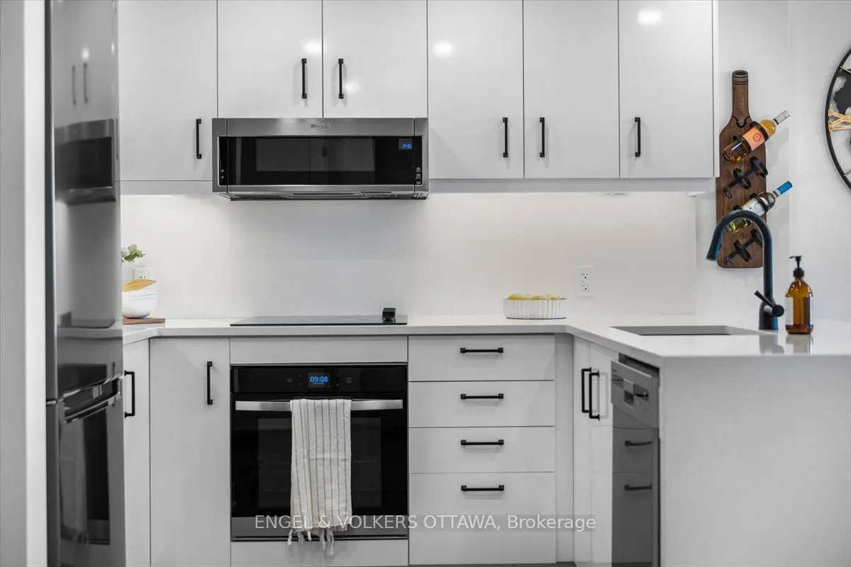 340 Queen Street, #1704