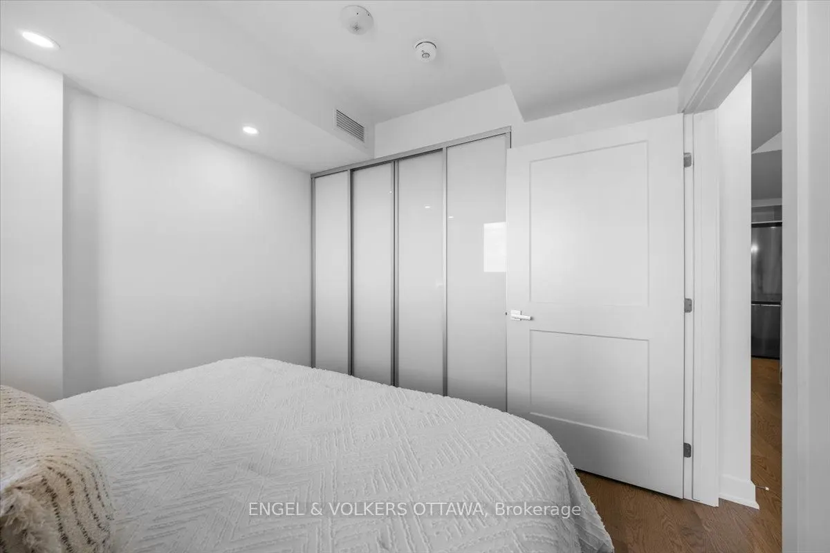 340 Queen Street, #1704