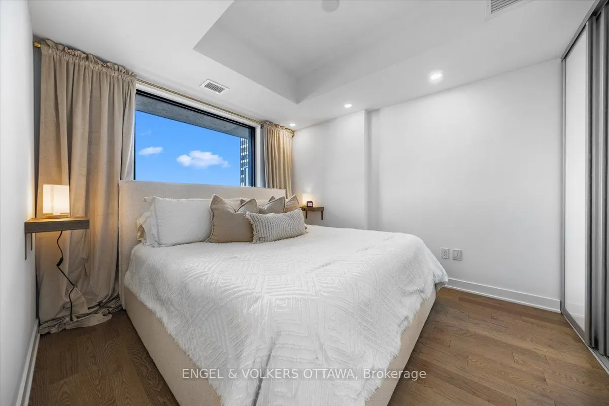 340 Queen Street, #1704