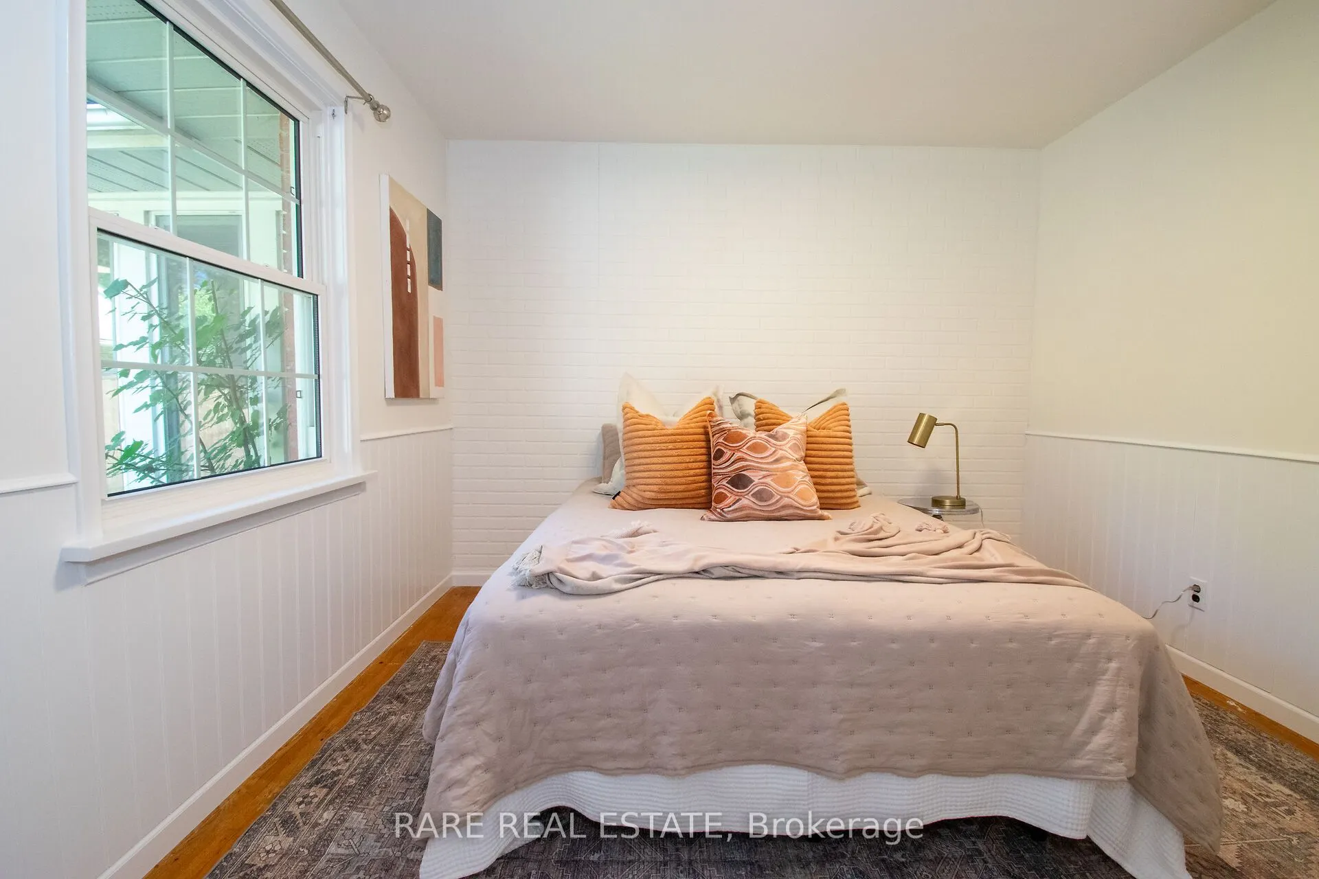 8 Brookside Avenue