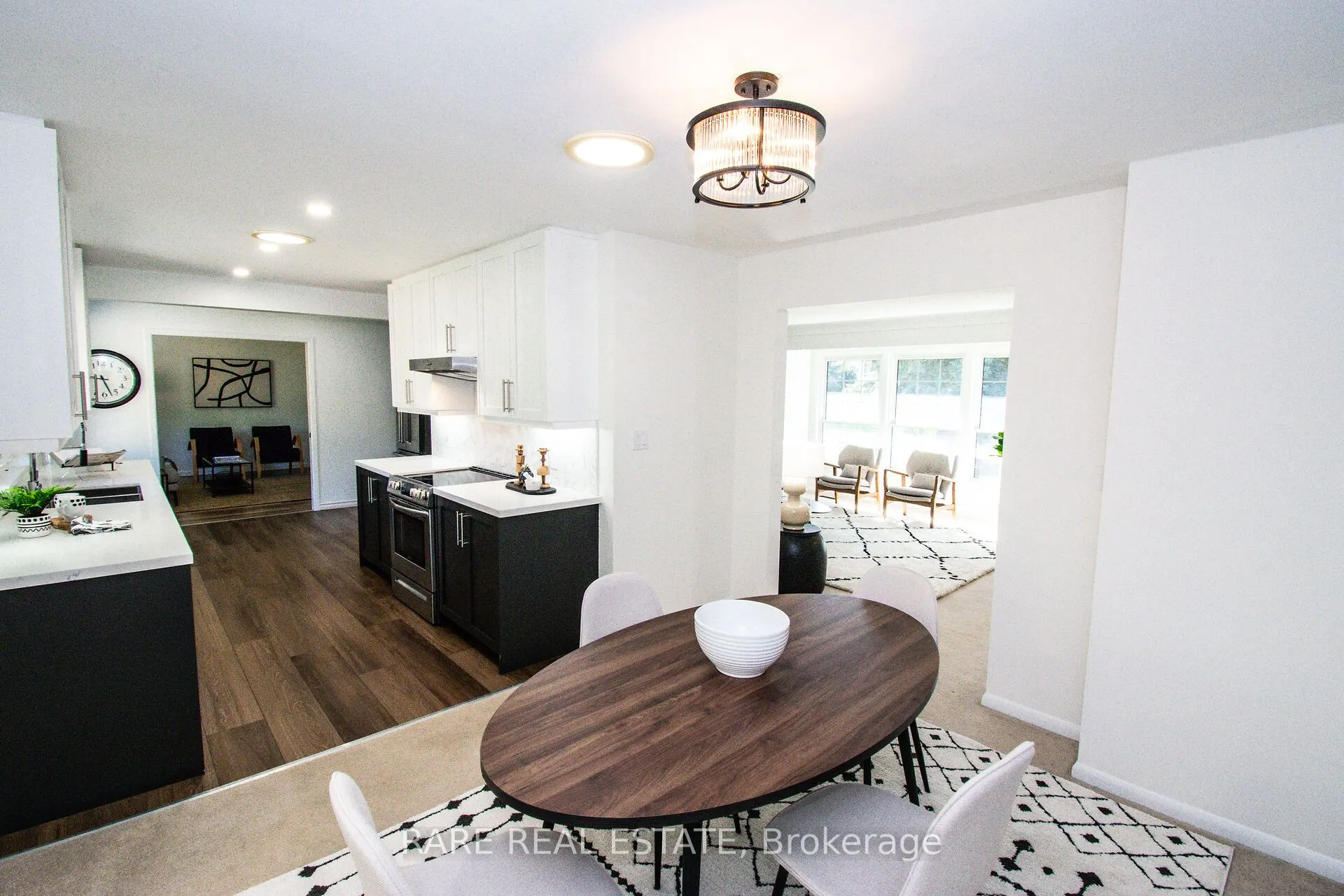 8 Brookside Avenue