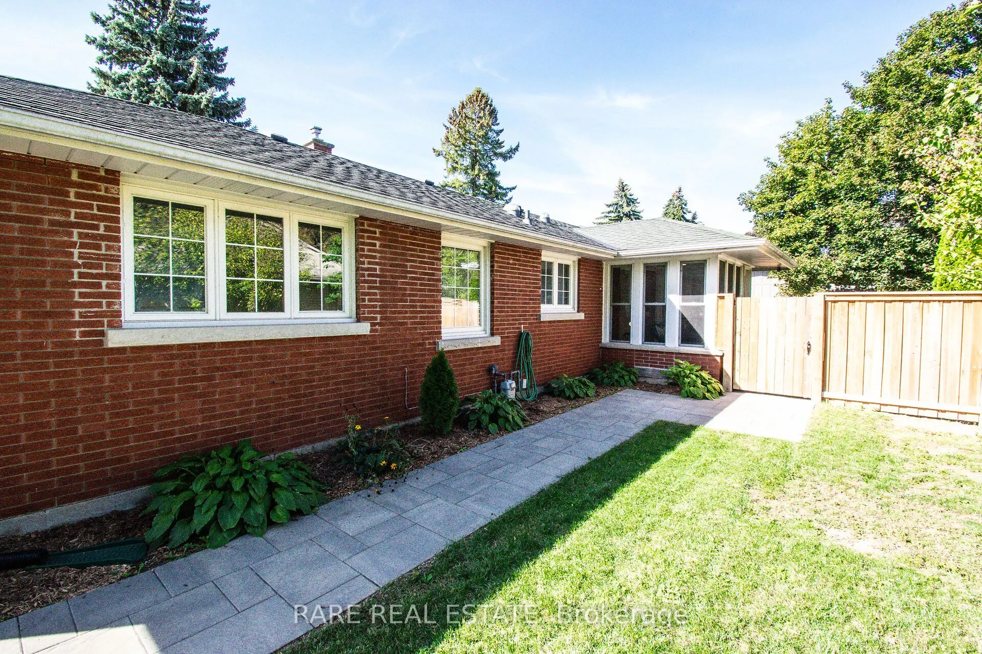 8 Brookside Avenue