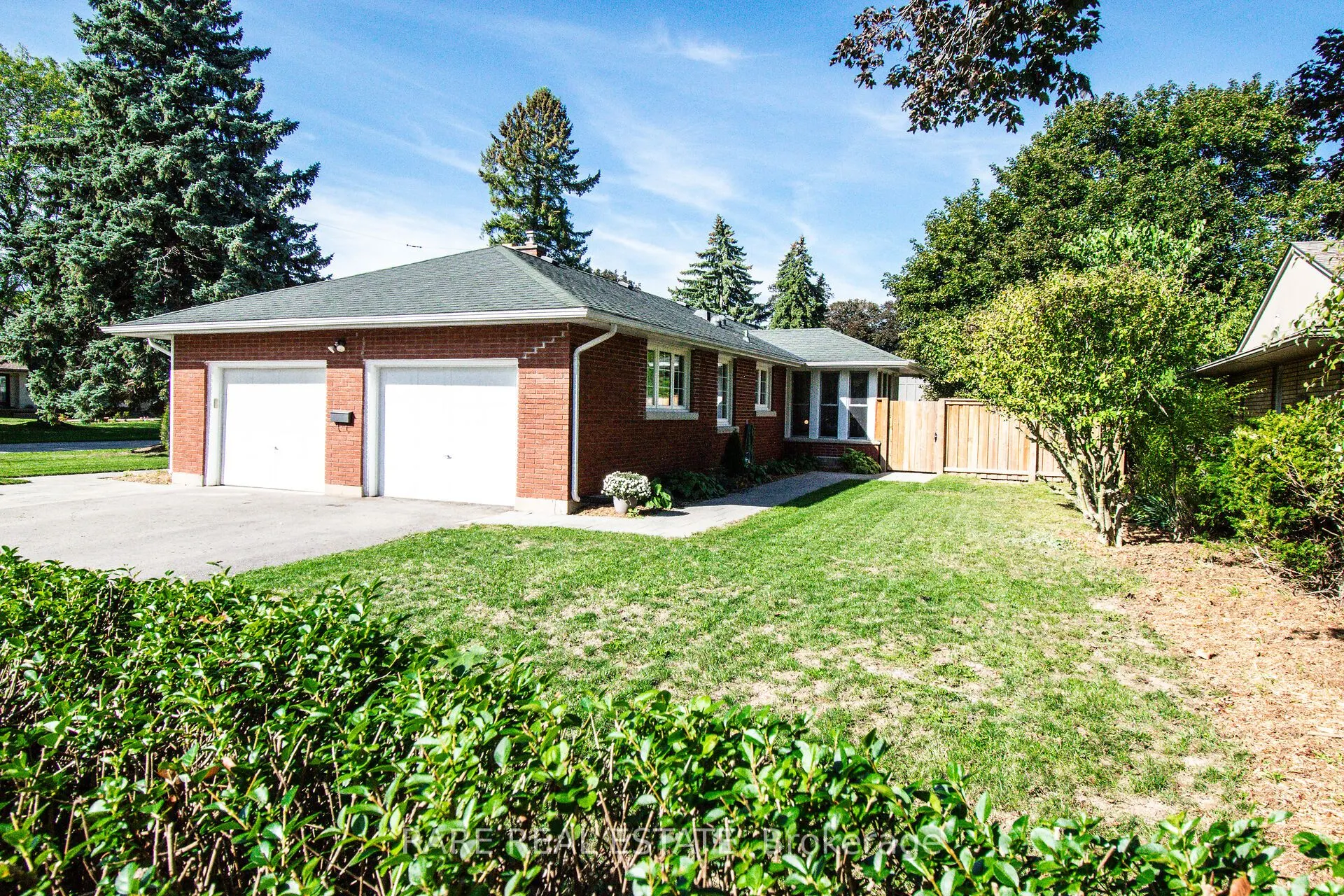 8 Brookside Avenue