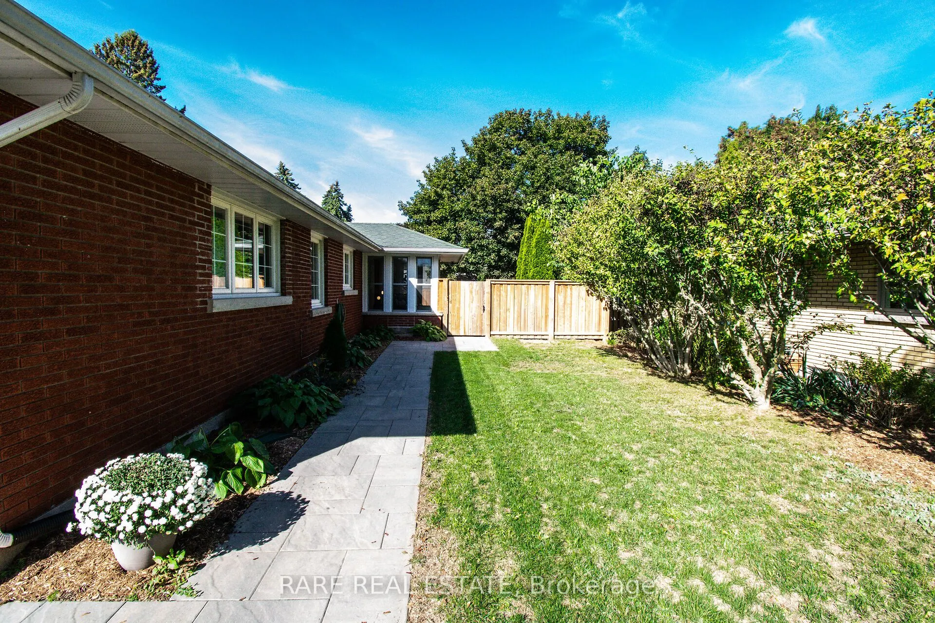8 Brookside Avenue