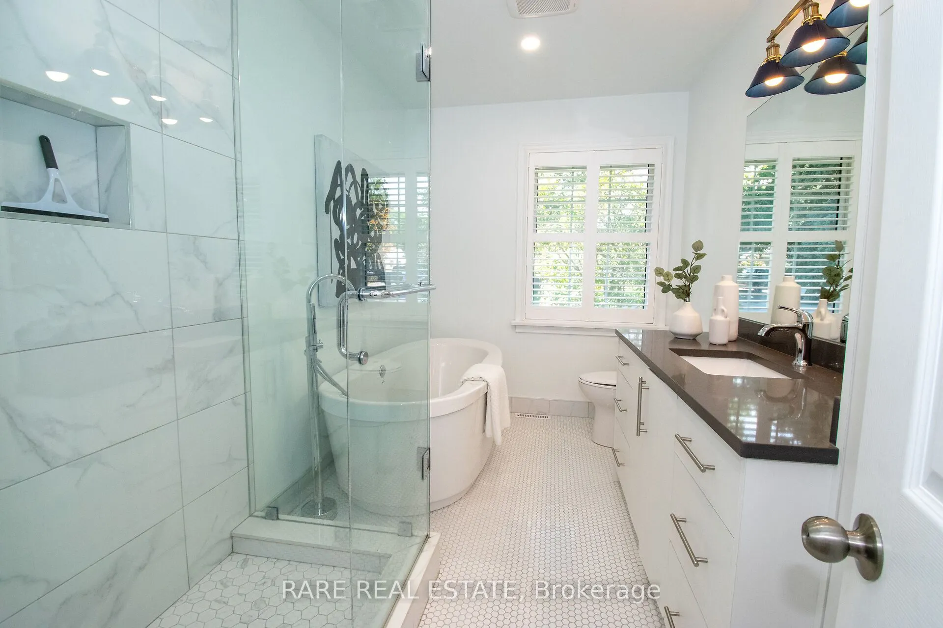 8 Brookside Avenue