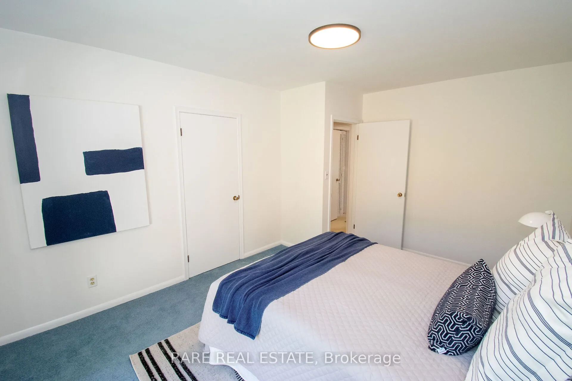 8 Brookside Avenue