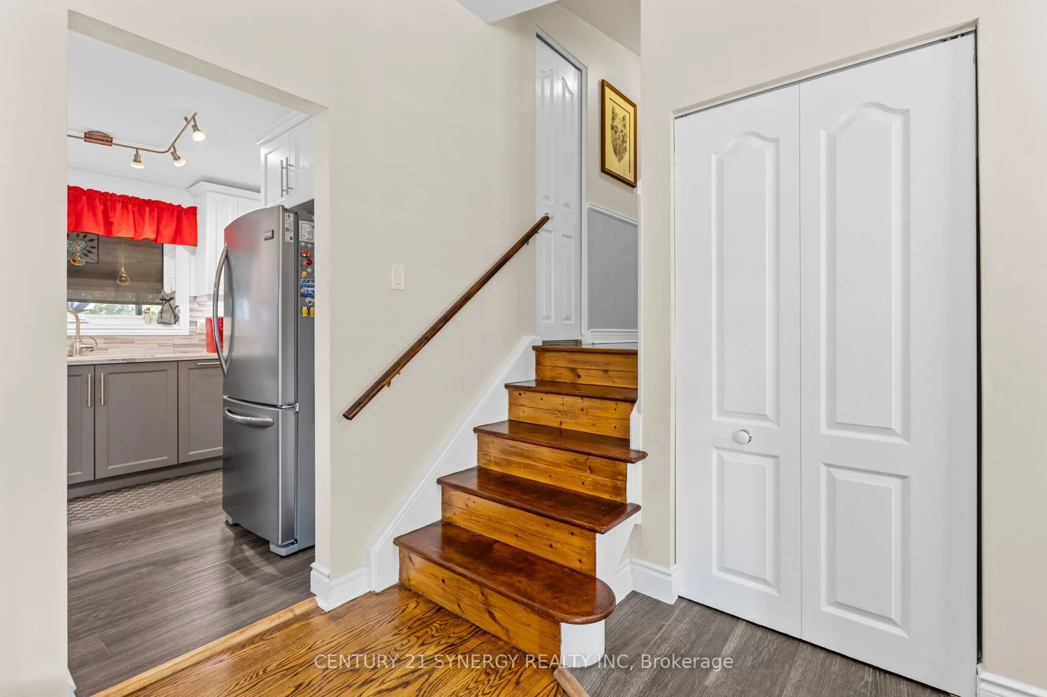 229 Kennedy Lane W