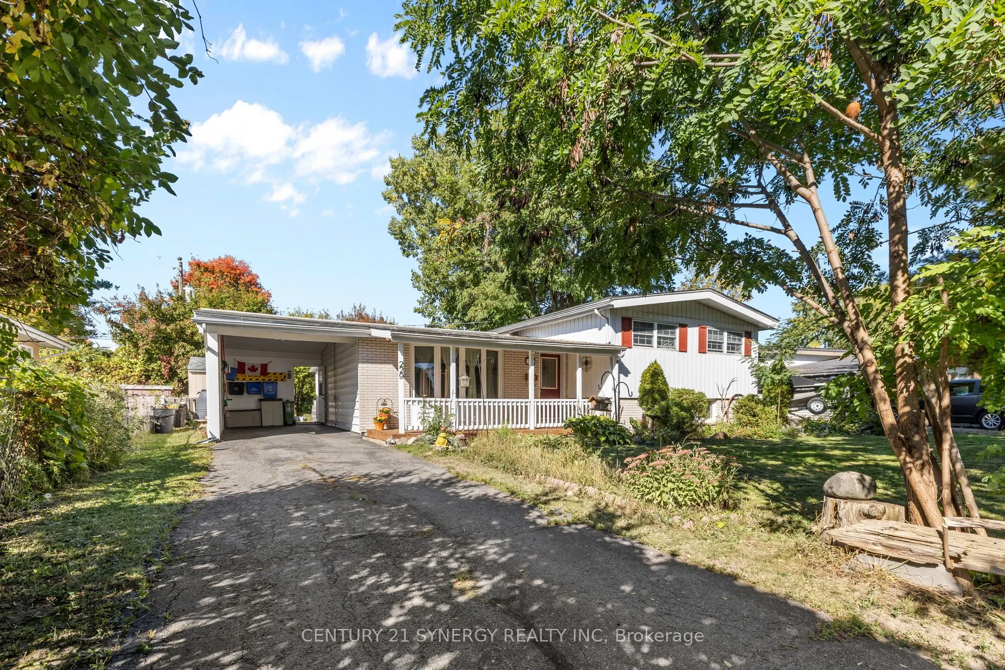 229 Kennedy Lane W