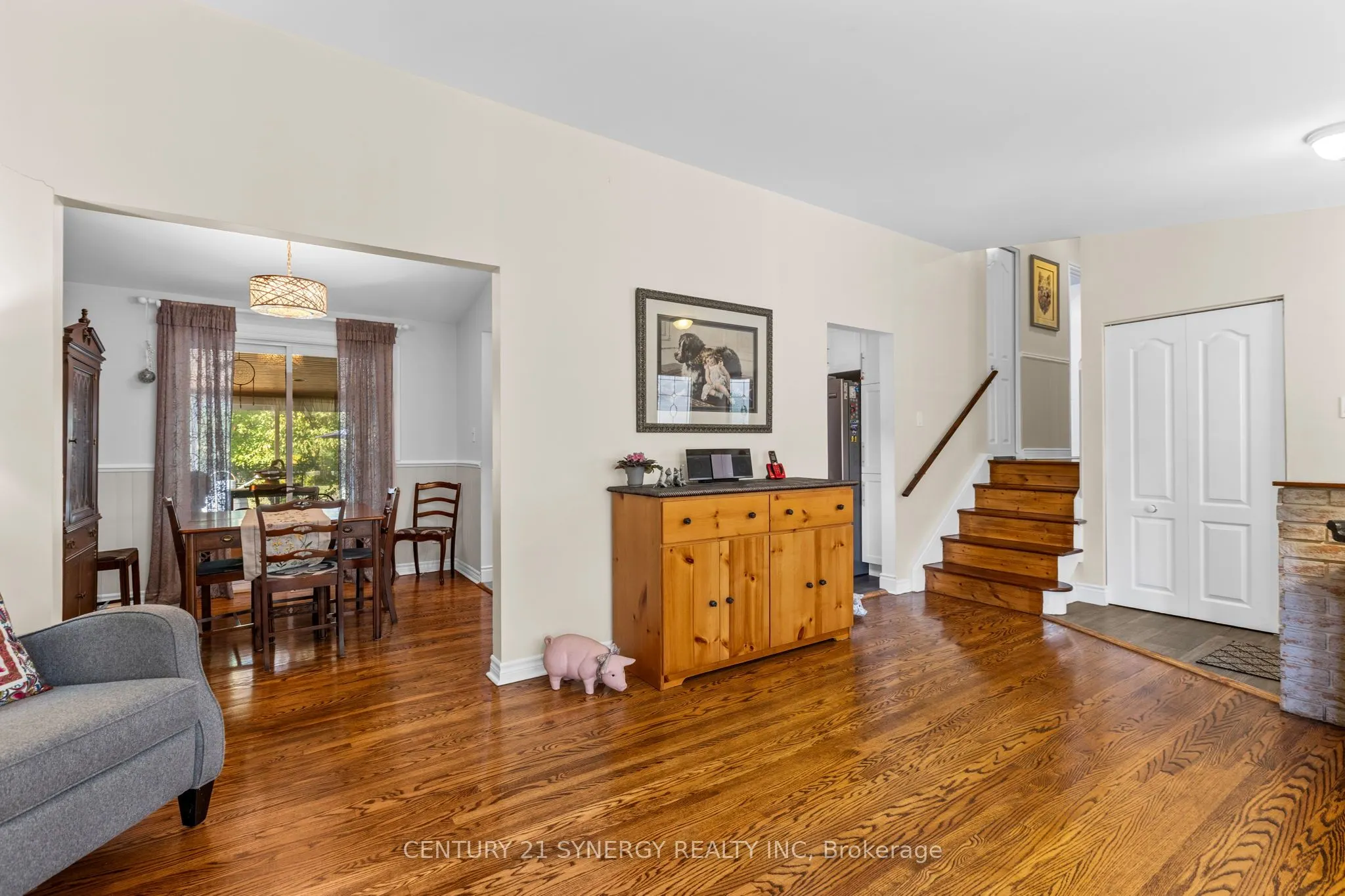 229 Kennedy Lane W