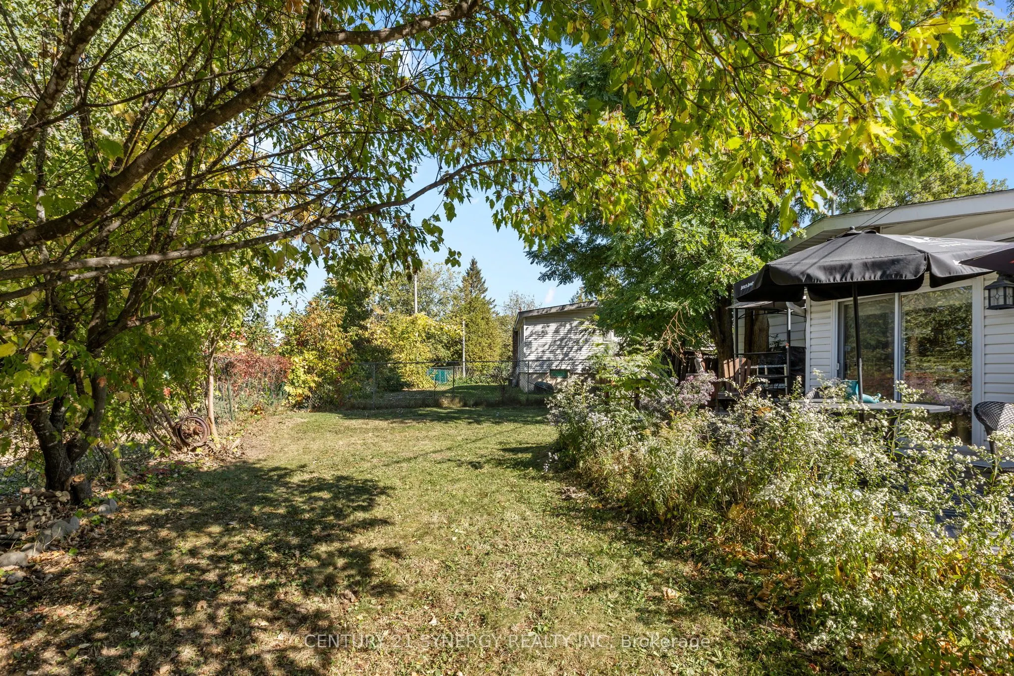 229 Kennedy Lane W