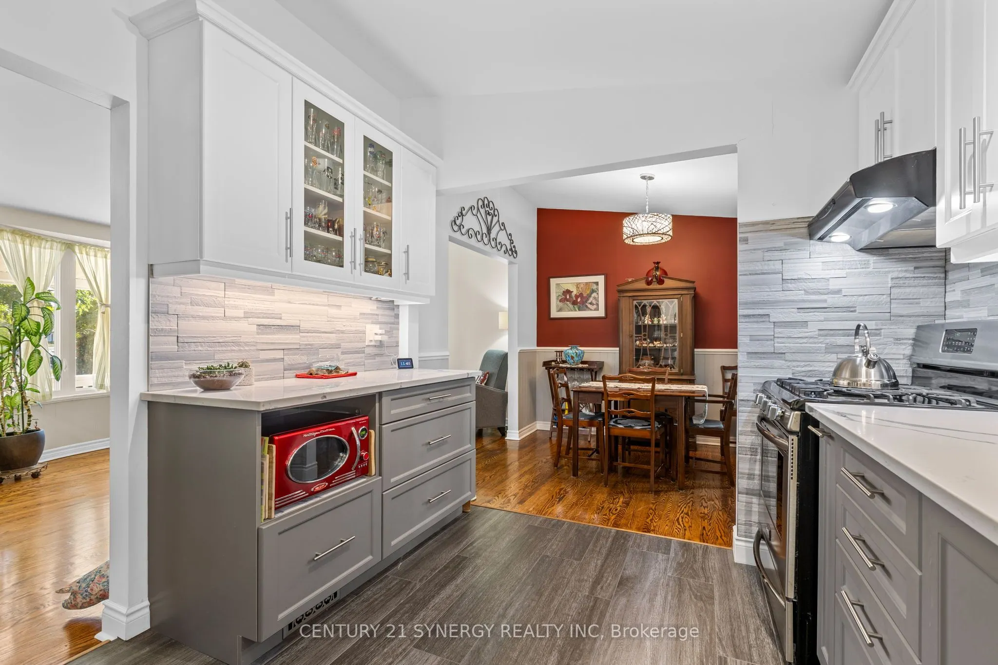 229 Kennedy Lane W