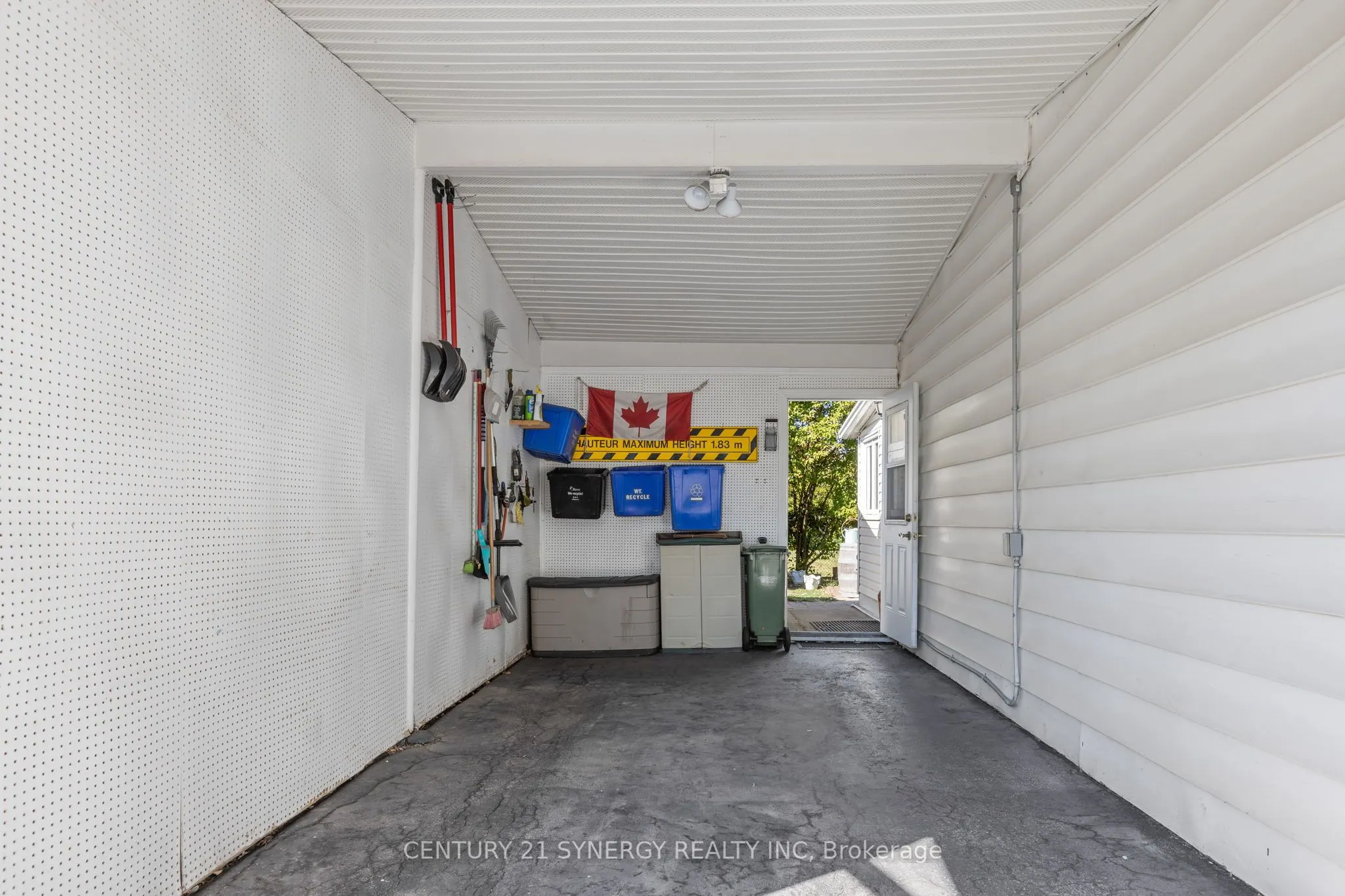 229 Kennedy Lane W
