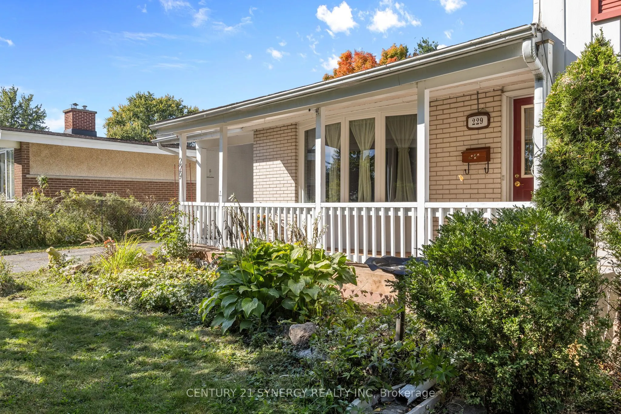 229 Kennedy Lane W