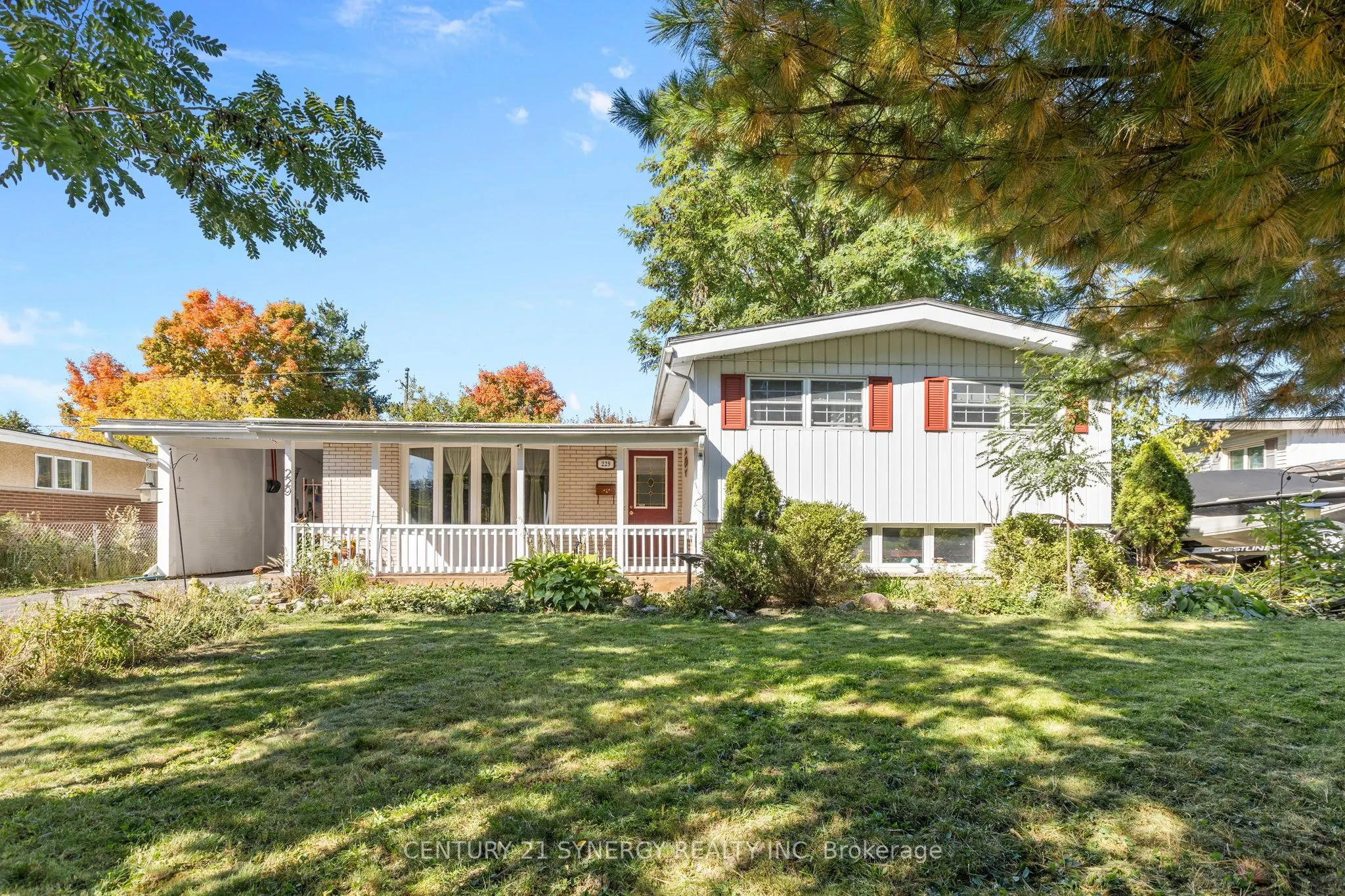 229 Kennedy Lane W
