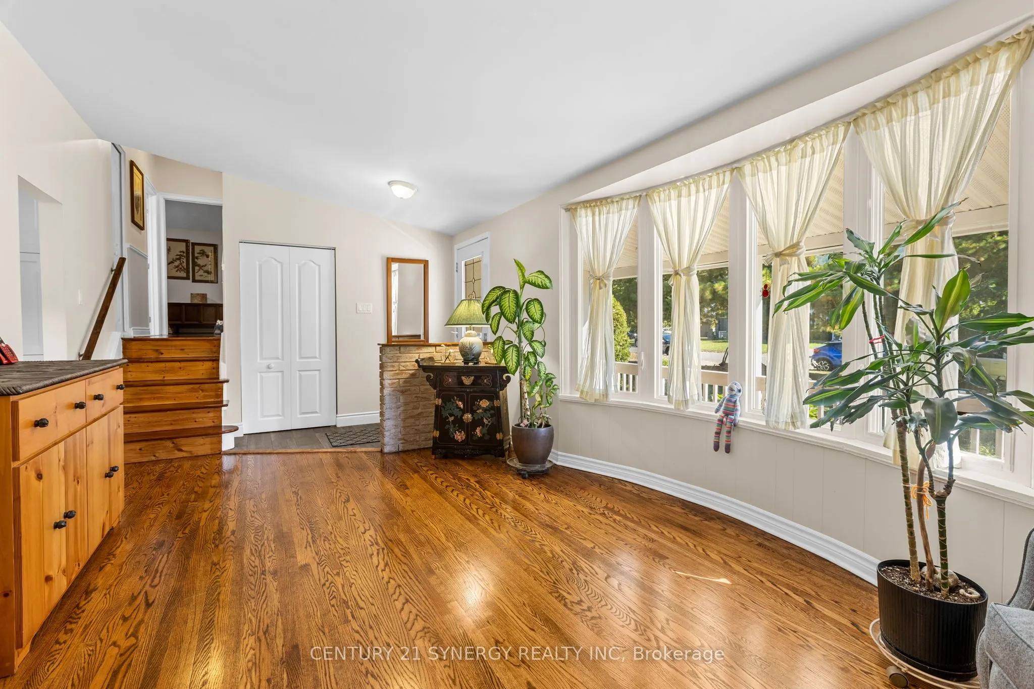 229 Kennedy Lane W