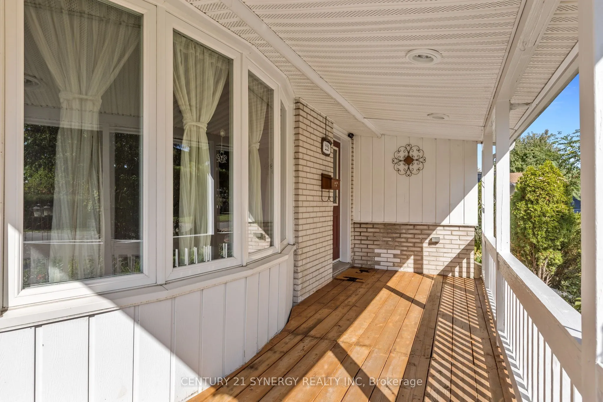229 Kennedy Lane W