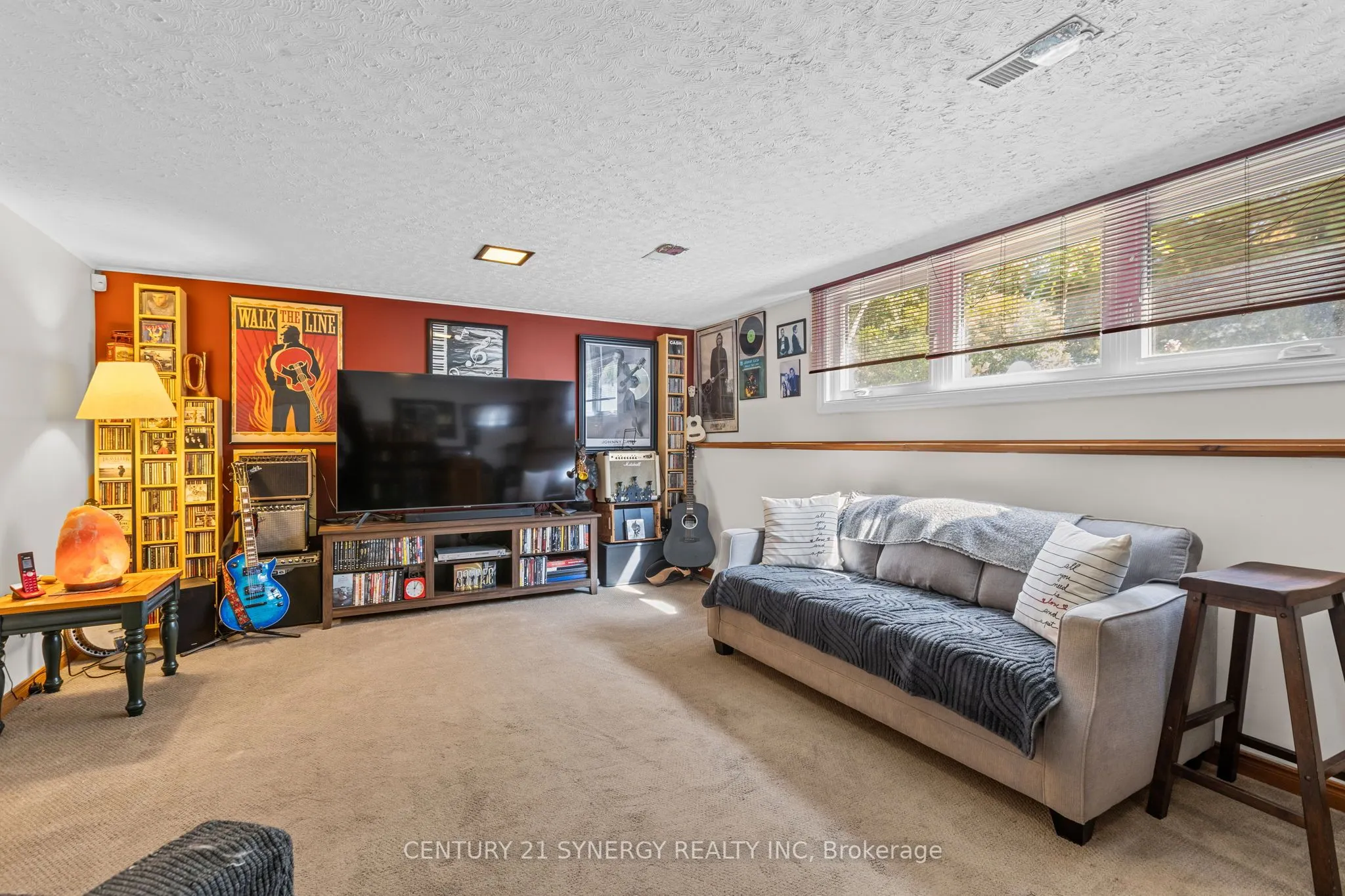 229 Kennedy Lane W