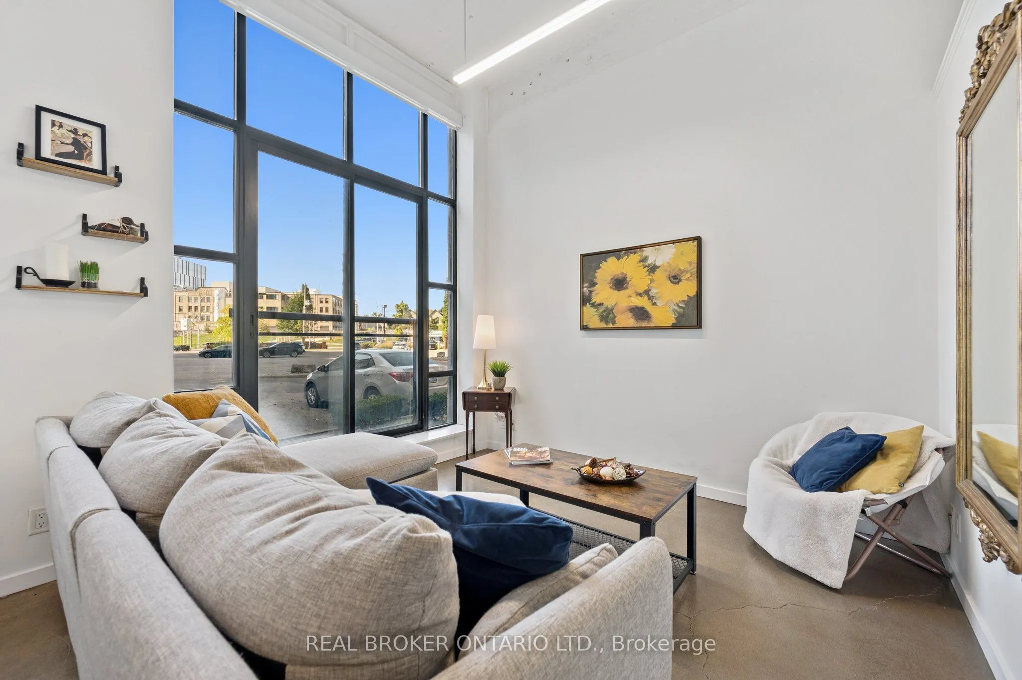404 King Street West Street W, #128