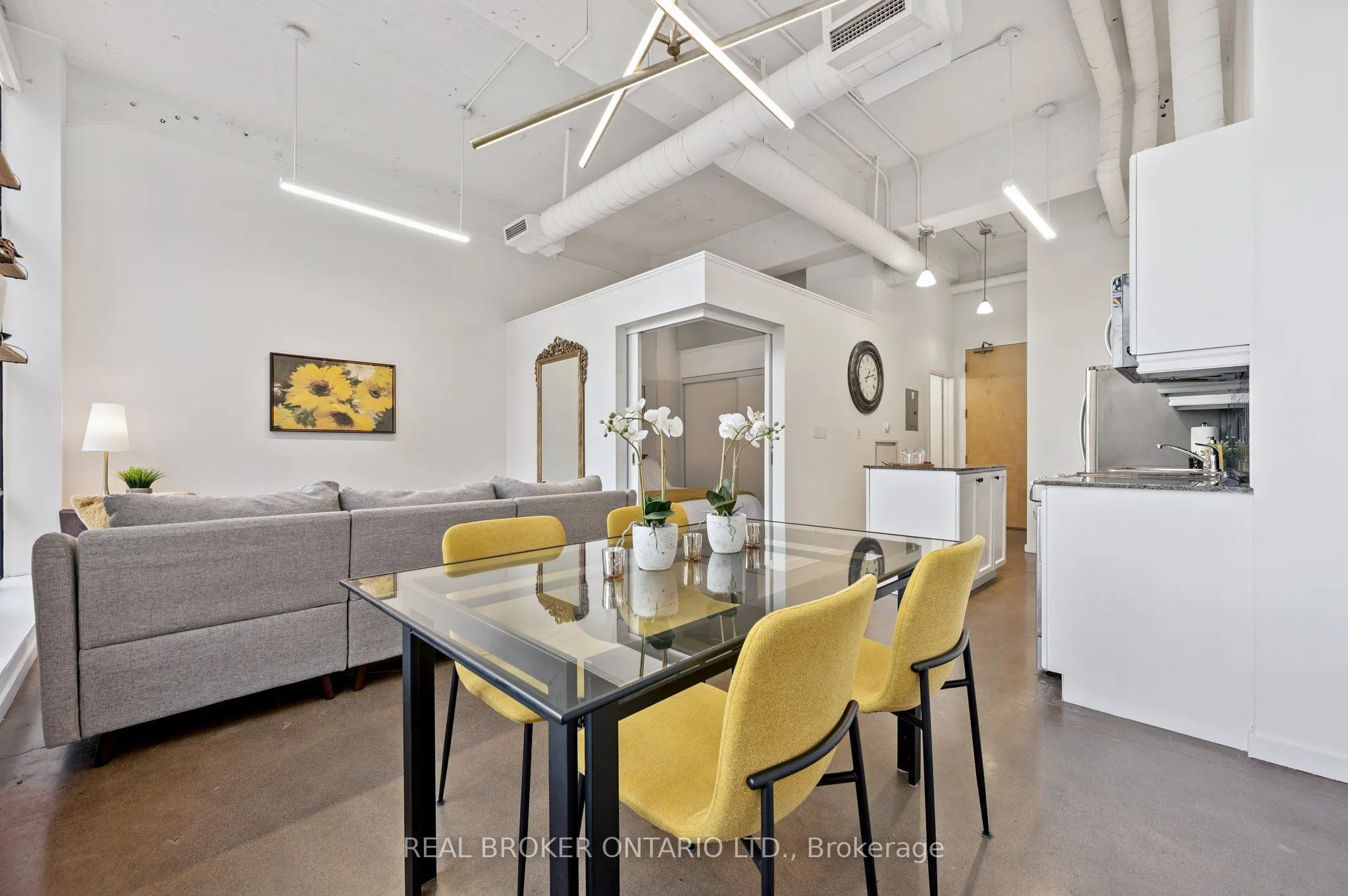 404 King Street West Street W, #128