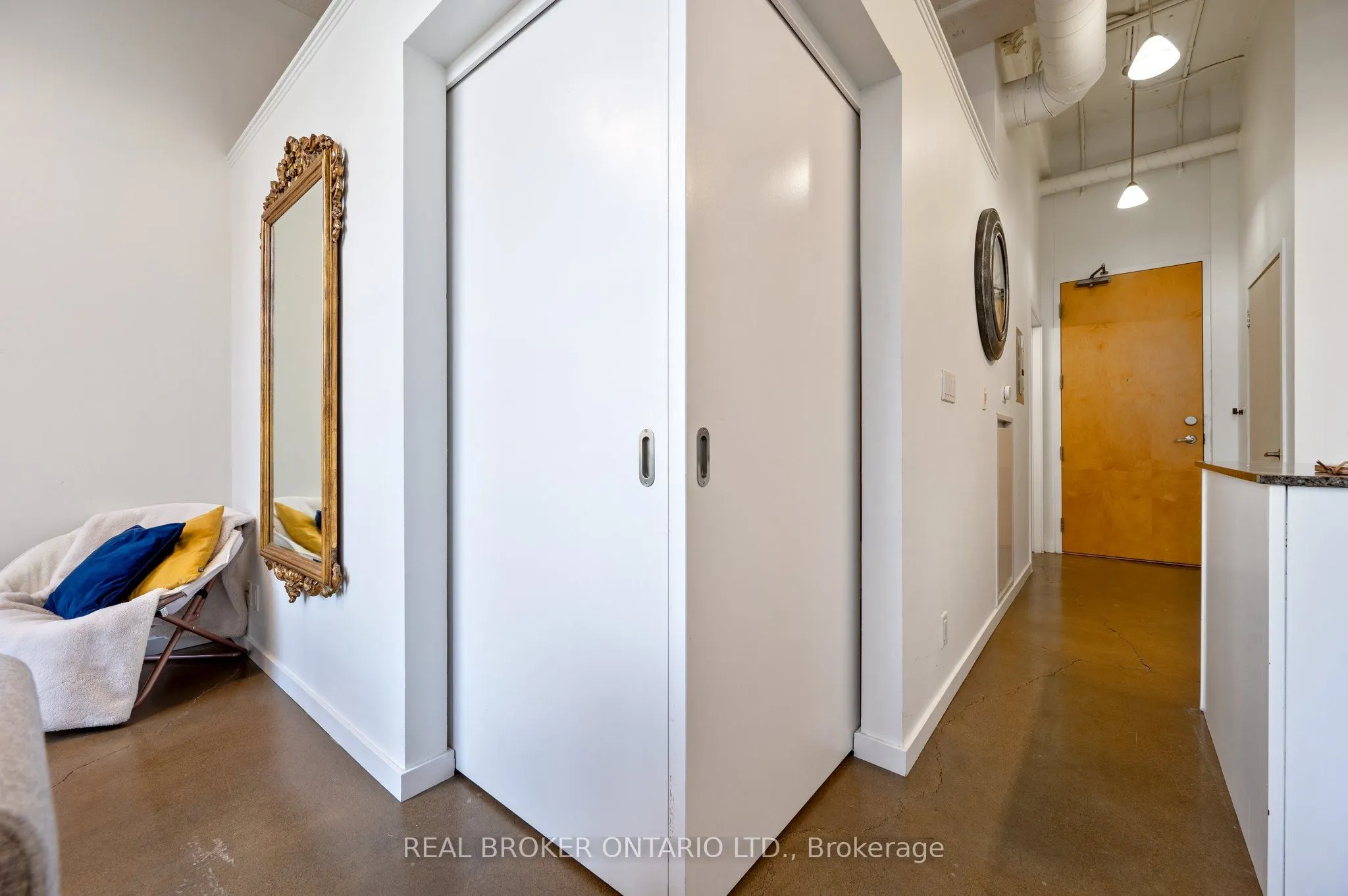 404 King Street West Street W, #128