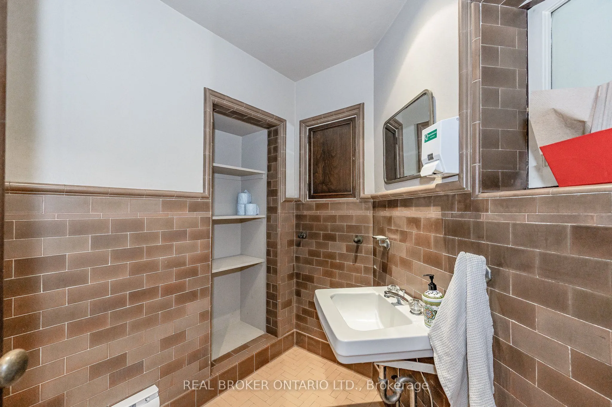 404 King Street West Street W, #128