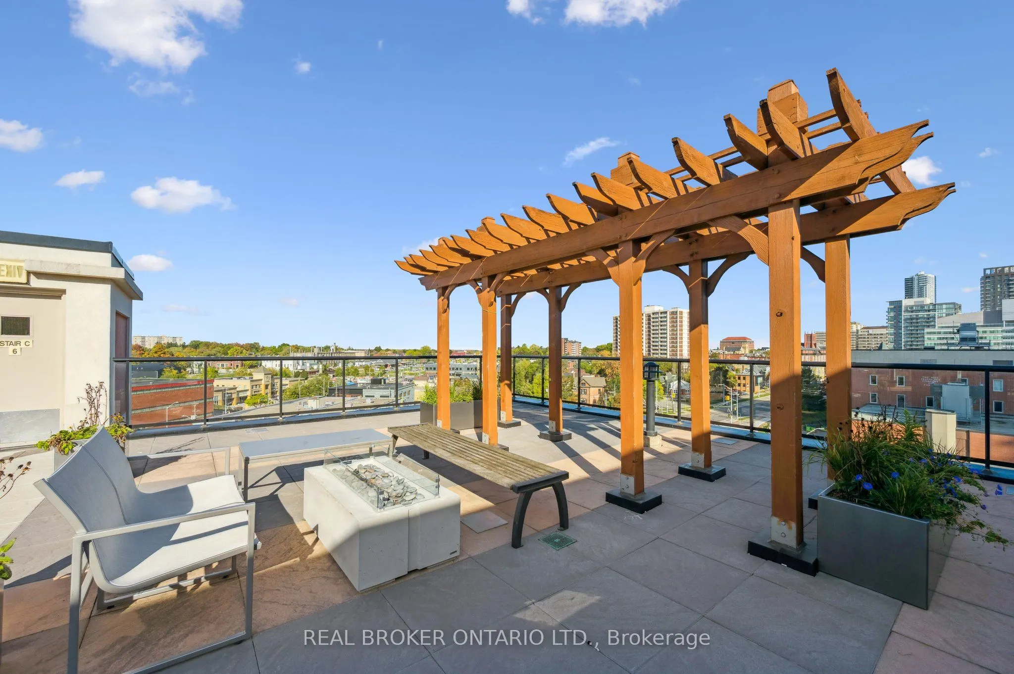 404 King Street West Street W, #128