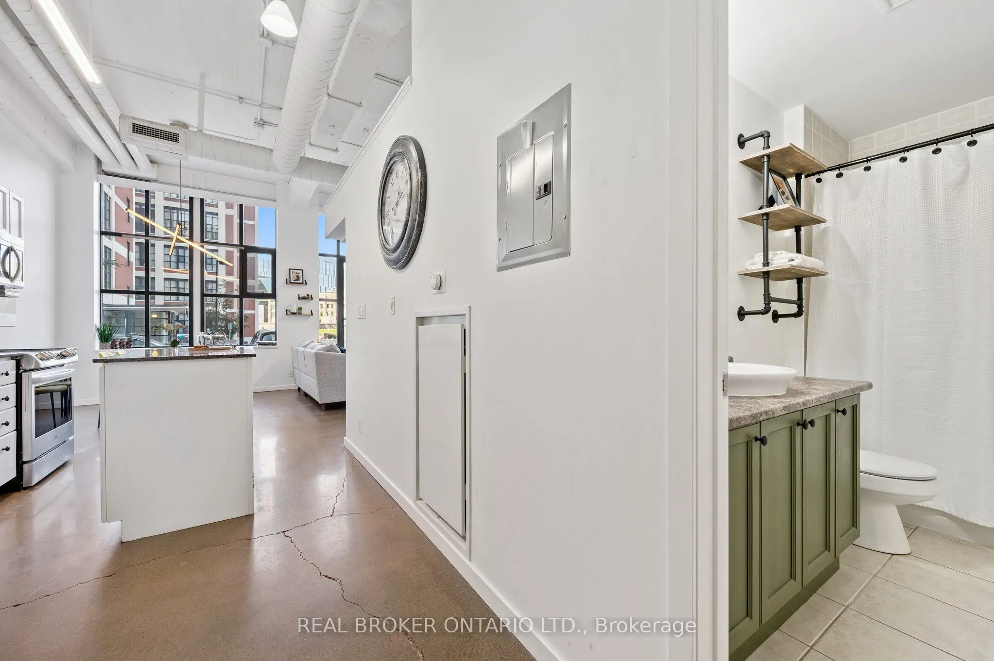 404 King Street West Street W, #128