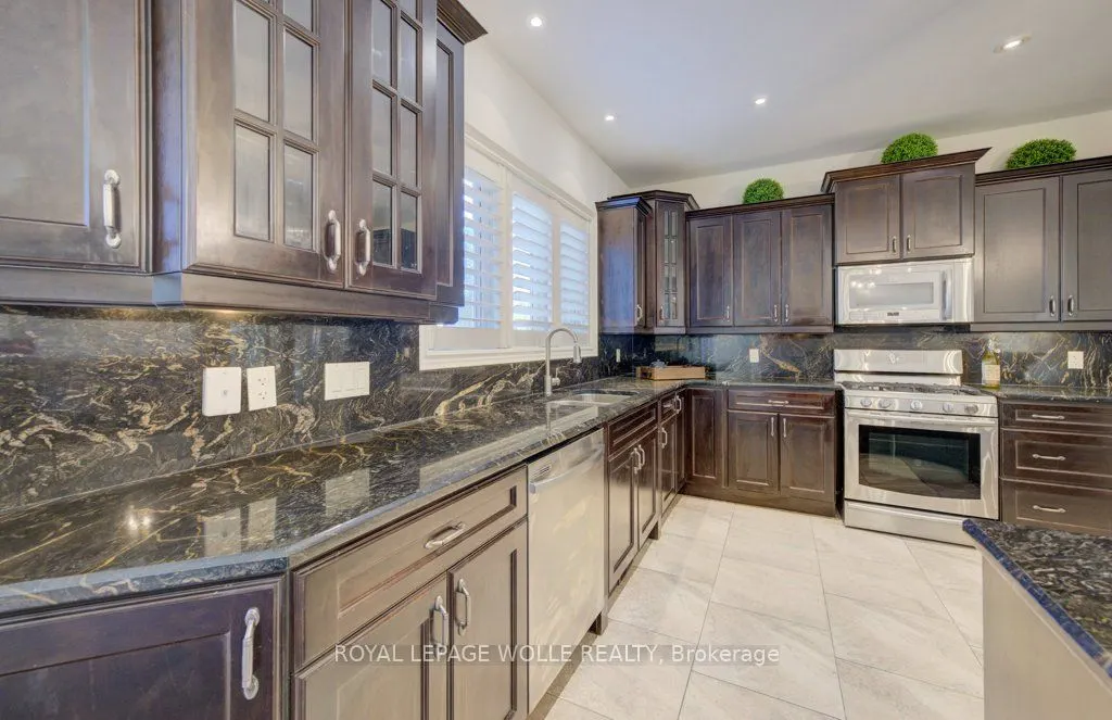 6379 Christopher Crescent