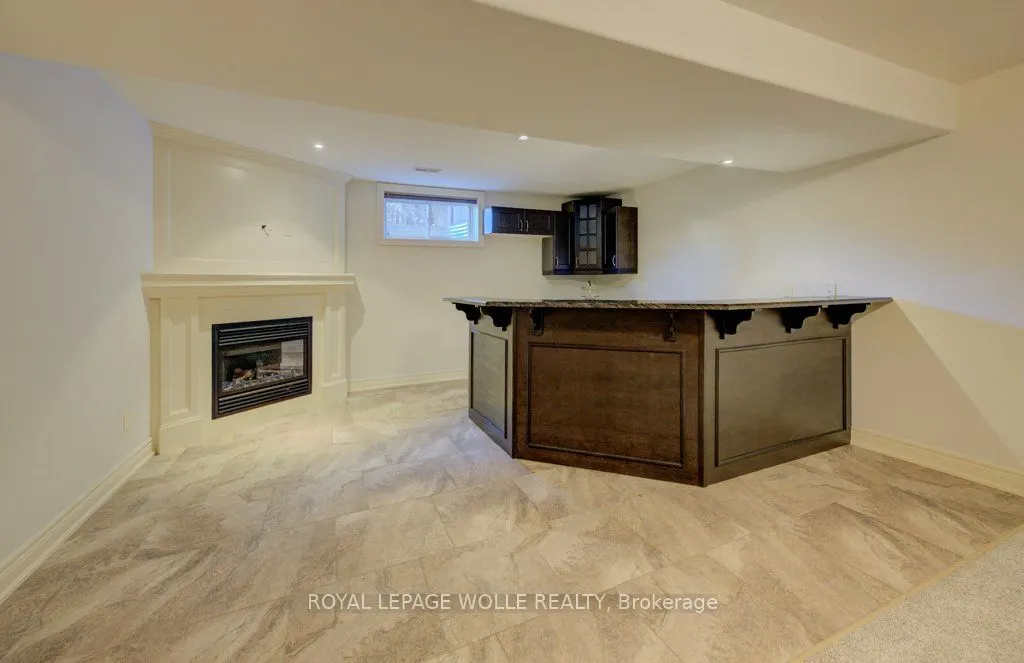 6379 Christopher Crescent