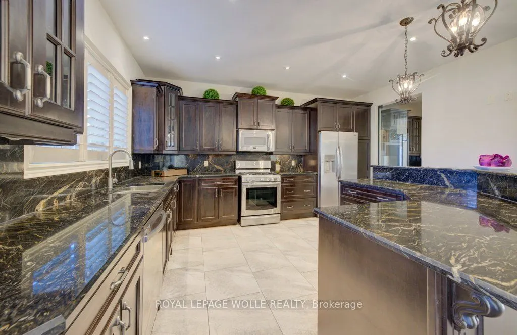 6379 Christopher Crescent
